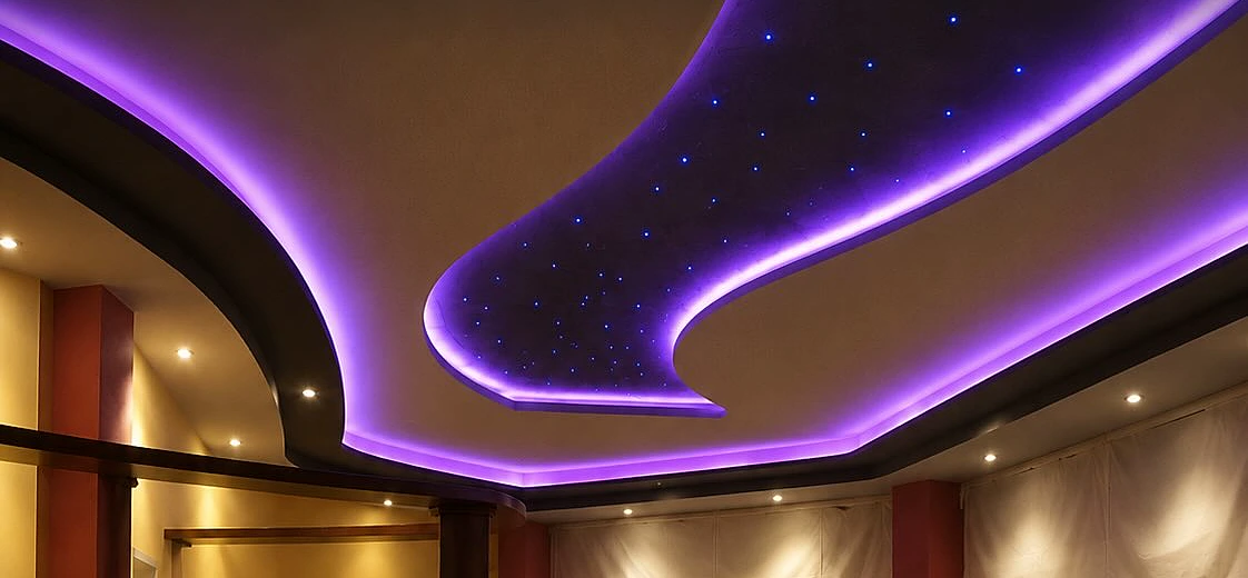 Controsoffitto decorativo con faretti e luce LED